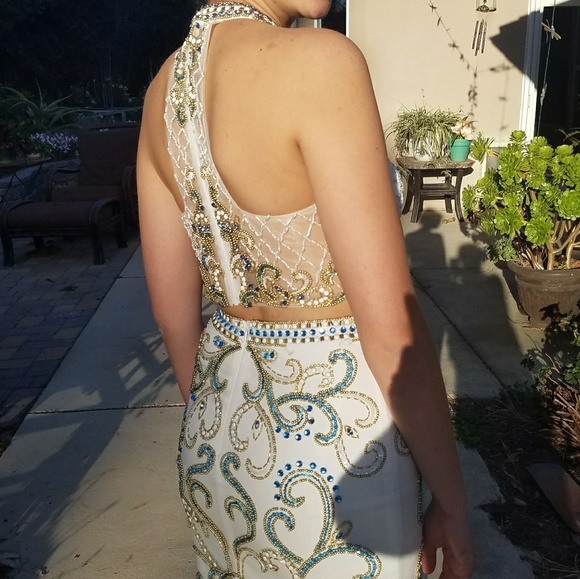 Gorgeous formal dress - Picture 3 of 5